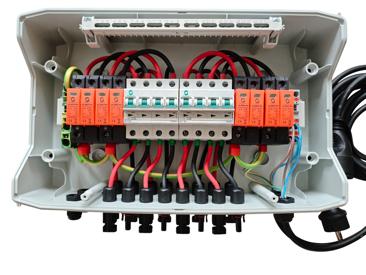 DC Plug & Play Überspannungsschutz mit Trennschalter für 4 PV Module Balkonkraftwerke mit und ohne Speicher Sicherheit für Anker SOLIX Solarbank 2, Growatt NOAH, Marstek & Co. (Kopie) – Bild 2